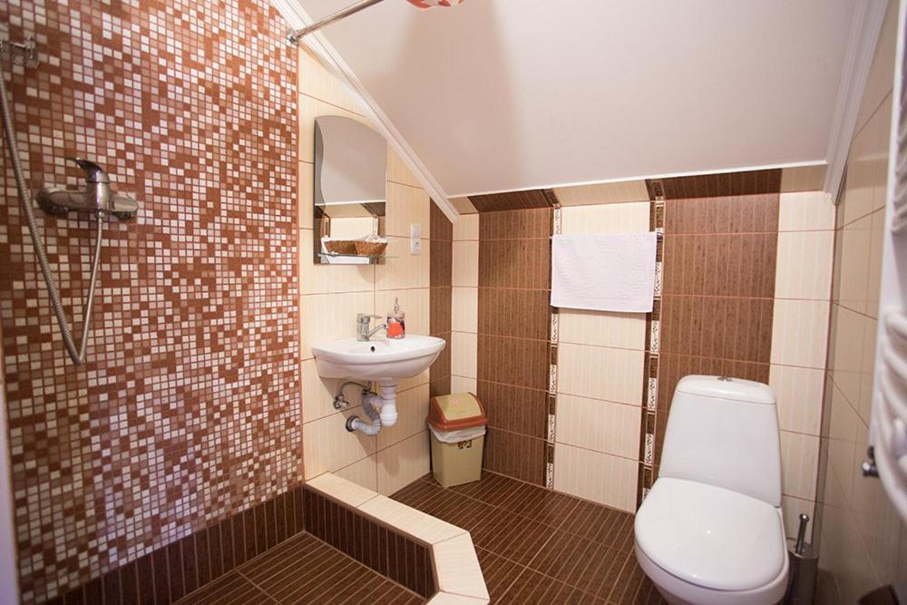 Goldenluxe Hotell Berehove  Exteriör bild