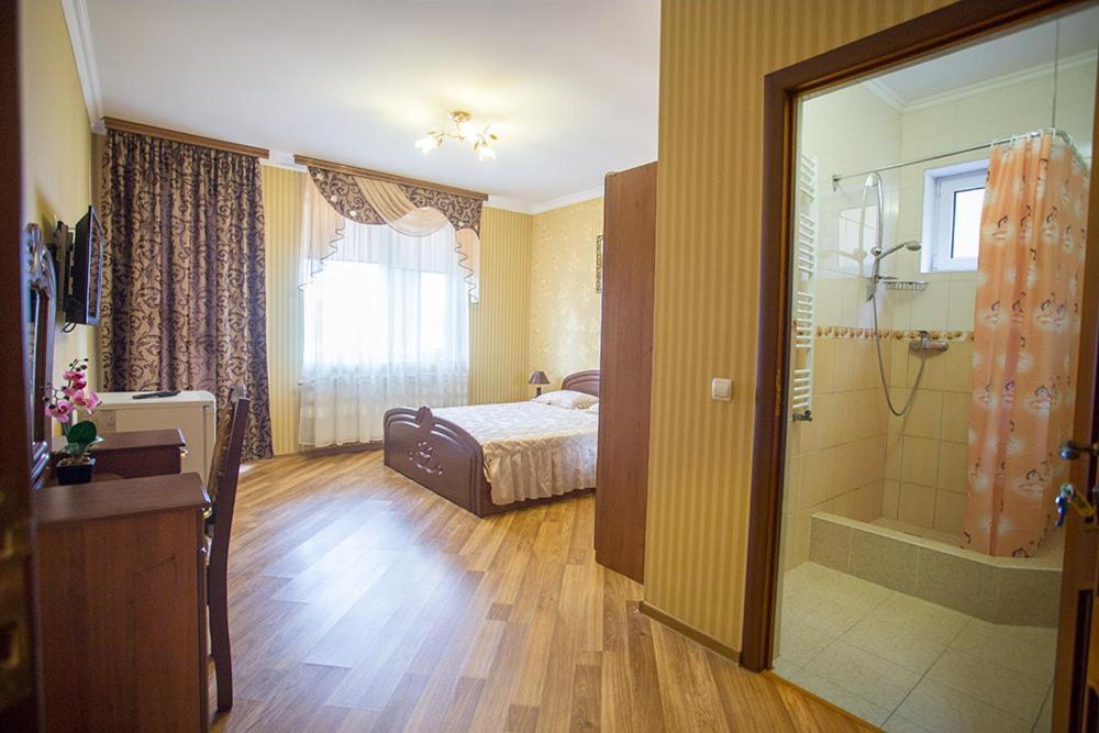 Goldenluxe Hotell Berehove  Exteriör bild