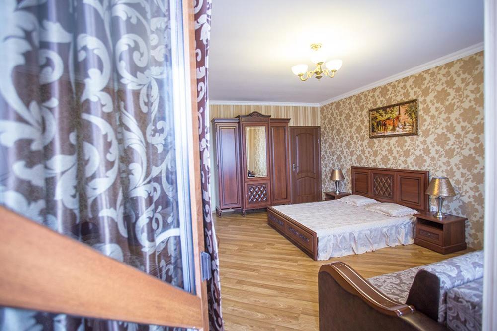 Goldenluxe Hotell Berehove  Exteriör bild