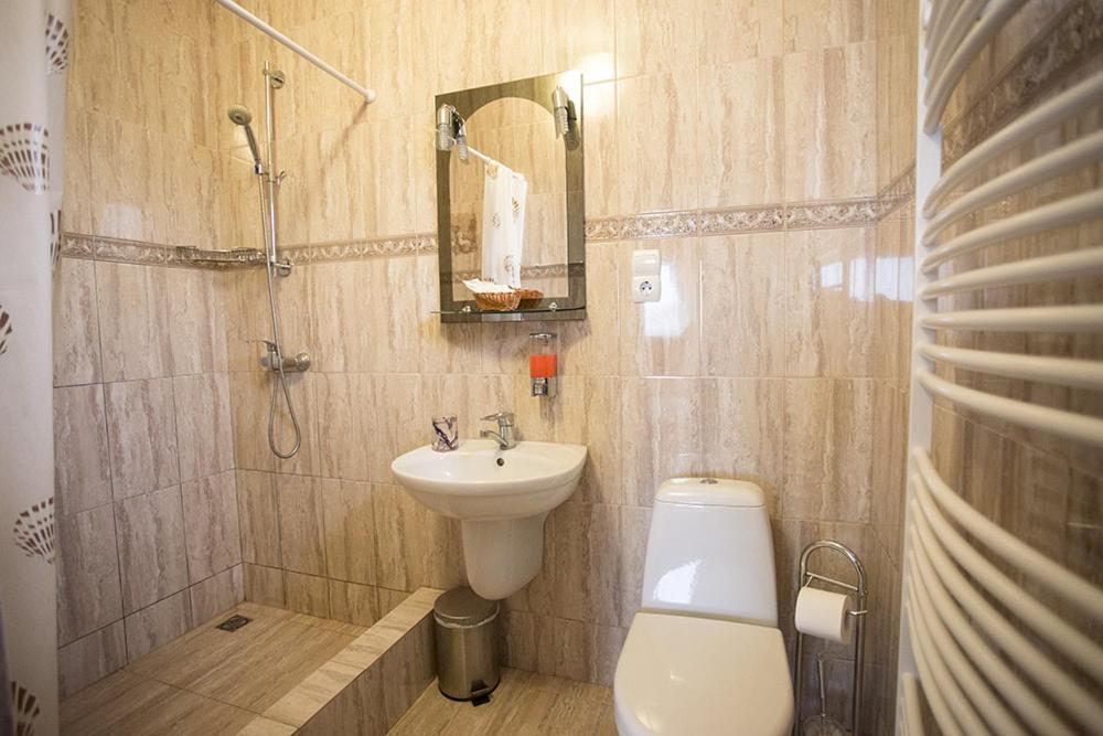 Goldenluxe Hotell Berehove  Exteriör bild