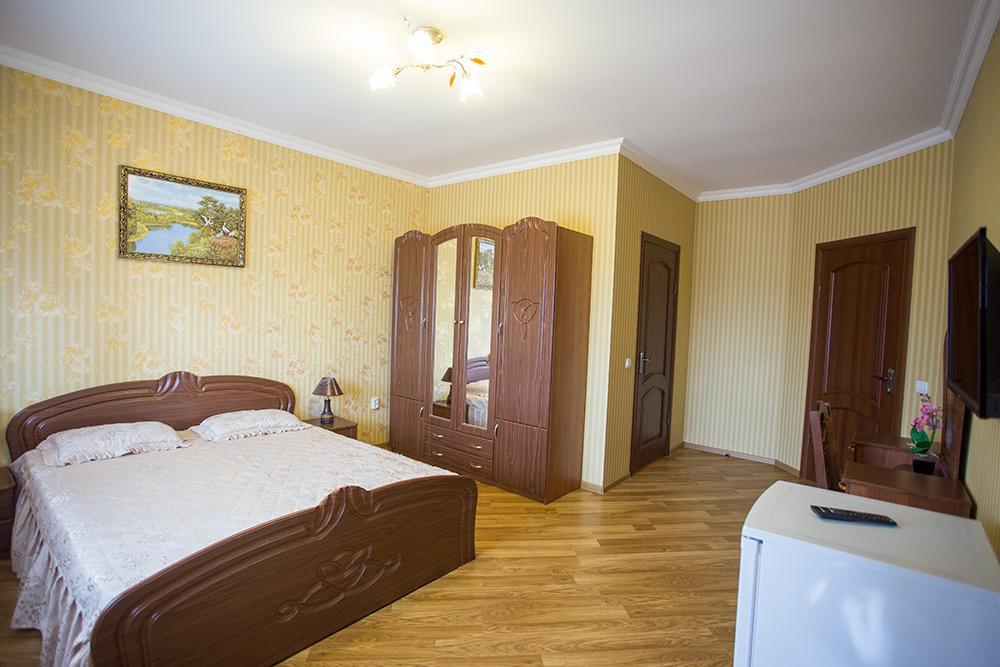 Goldenluxe Hotell Berehove  Exteriör bild